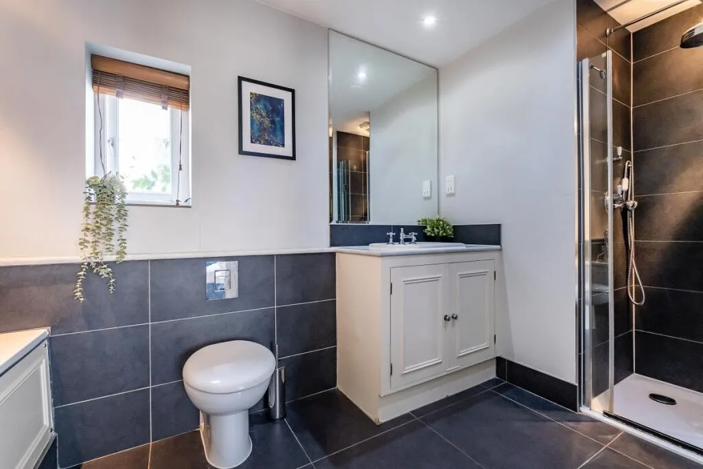 3 bedroom mews property for rent