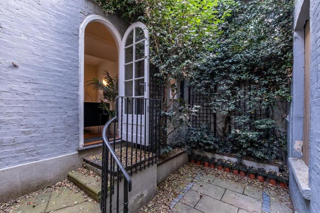 3 bedroom mews property for rent