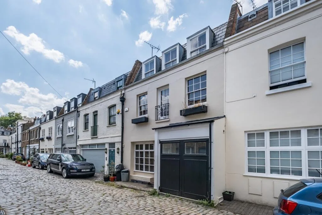 3 bedroom mews property for rent