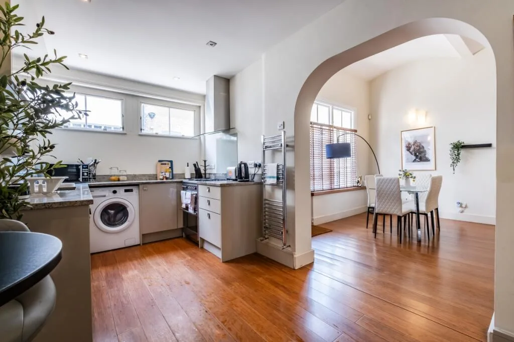 3 bedroom mews property for rent
