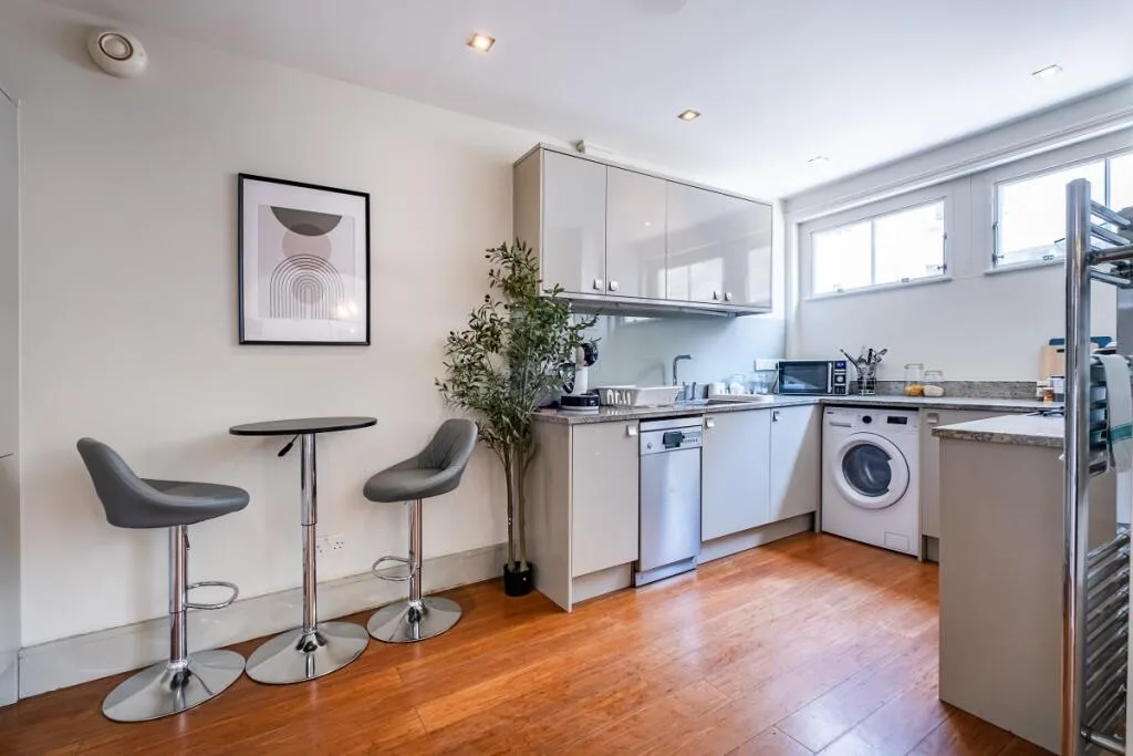 3 bedroom mews property for rent
