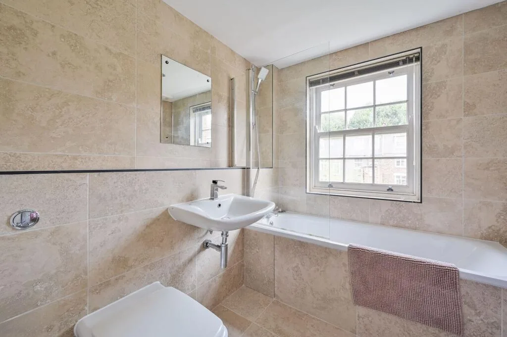 2 bedroom maisonette for rent