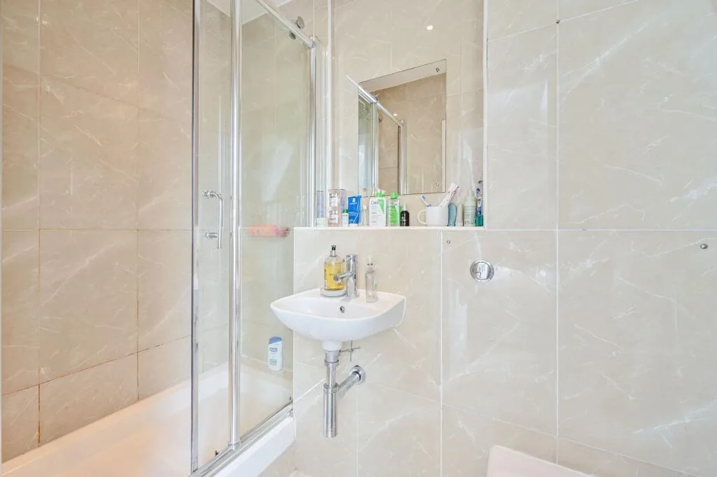 2 bedroom maisonette for rent