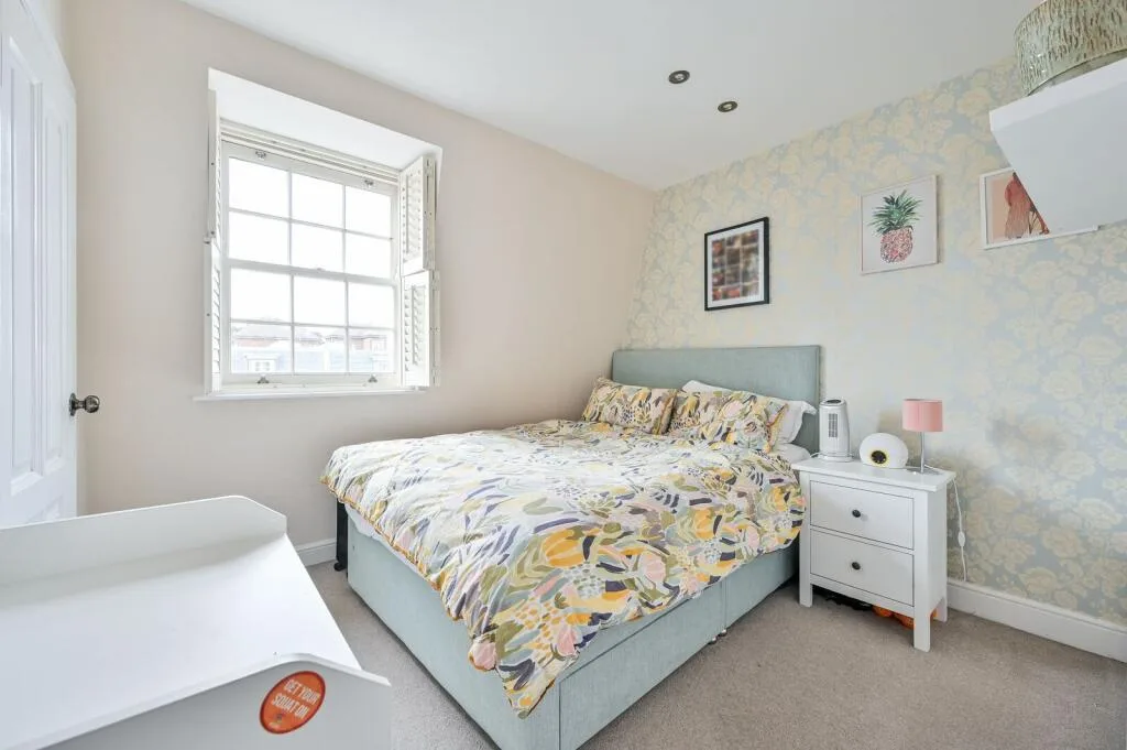 2 bedroom maisonette for rent