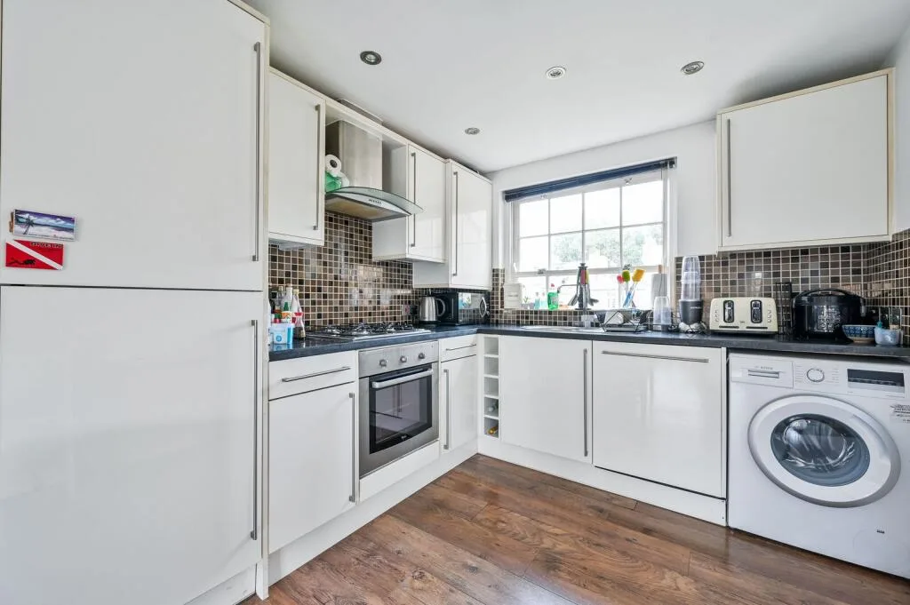 2 bedroom maisonette for rent