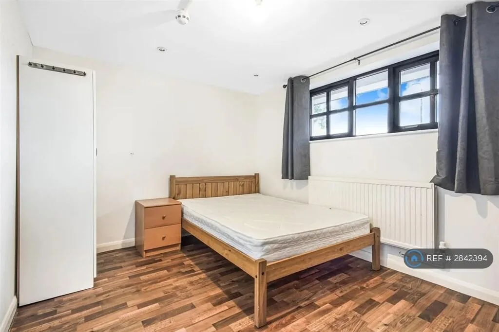 1 bedroom house share for rent