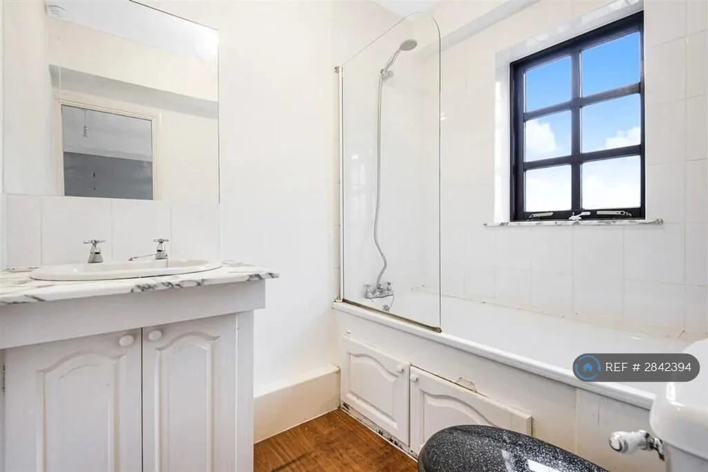 1 bedroom house share for rent