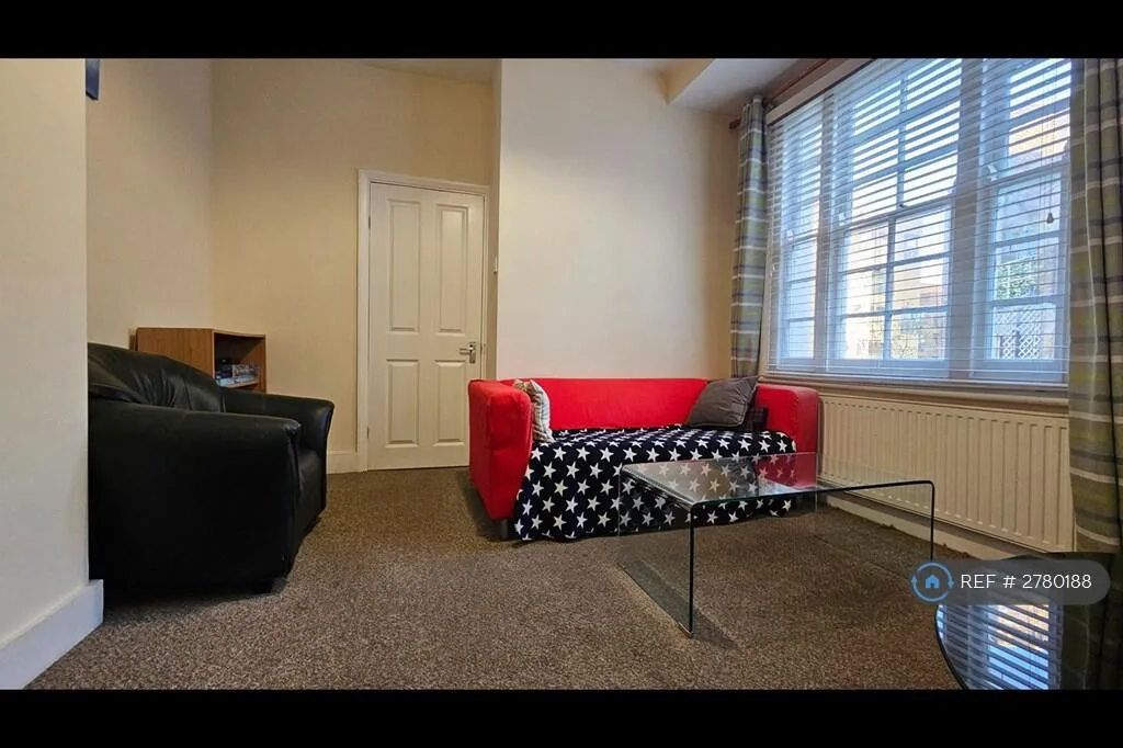4 bedroom semi-detached house for rent