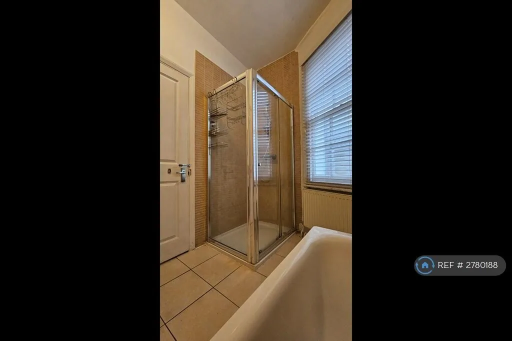 4 bedroom semi-detached house for rent