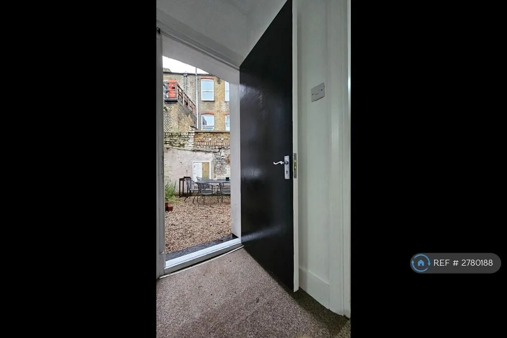 4 bedroom semi-detached house for rent