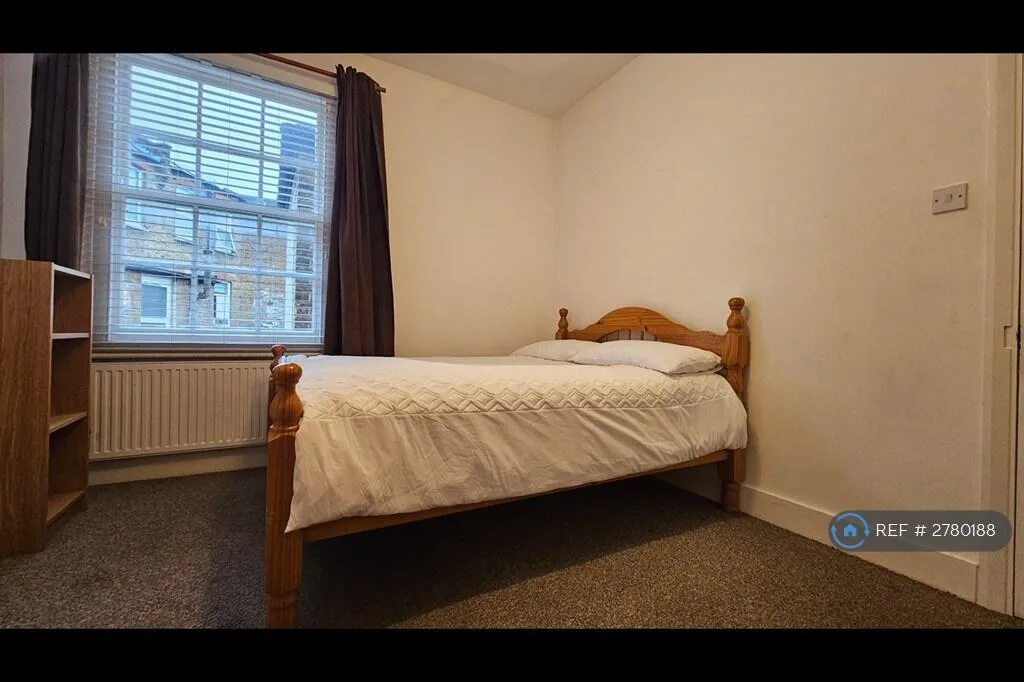 4 bedroom semi-detached house for rent
