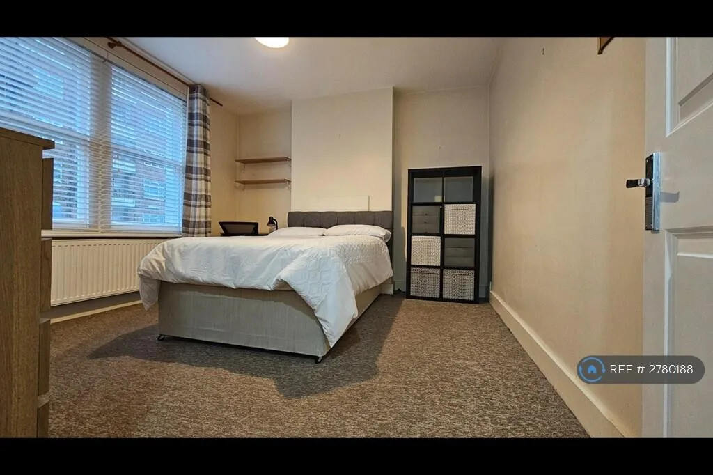 4 bedroom semi-detached house for rent