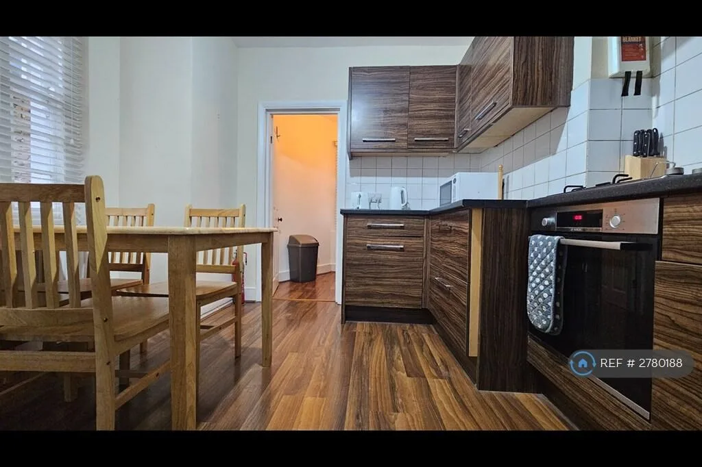 4 bedroom semi-detached house for rent