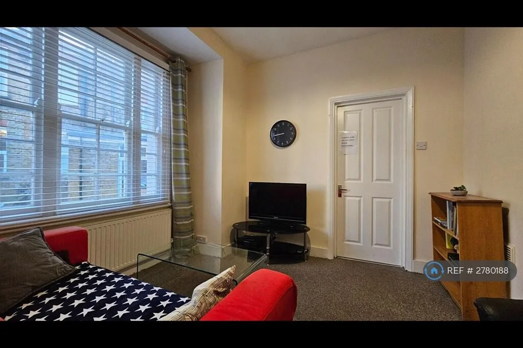 4 bedroom semi-detached house for rent