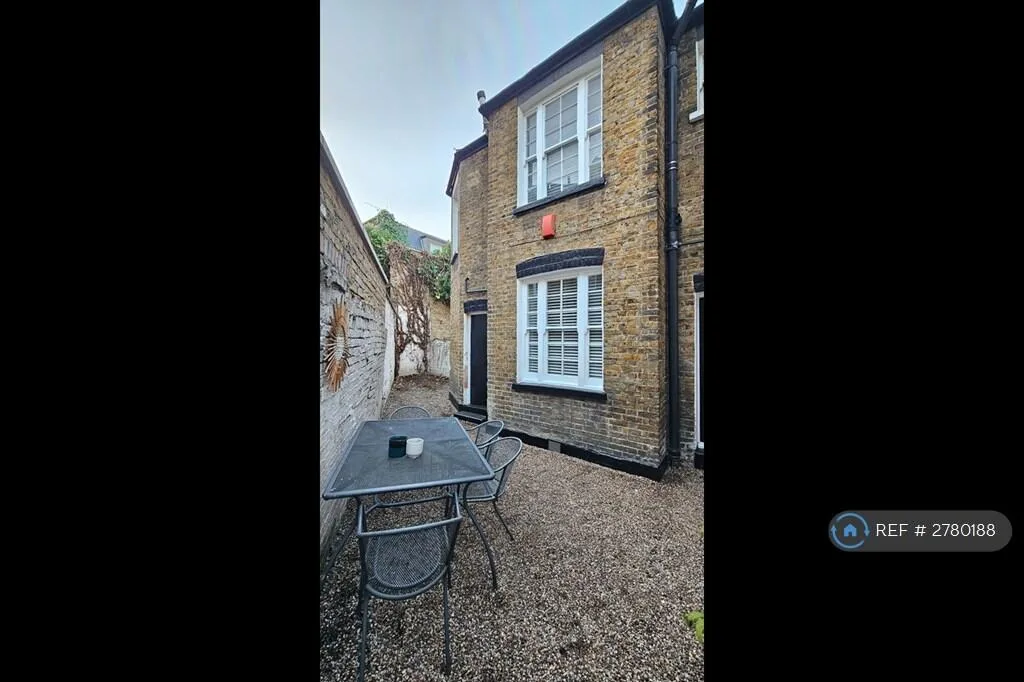 4 bedroom semi-detached house for rent