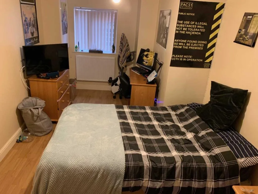 5 bedroom flat for rent