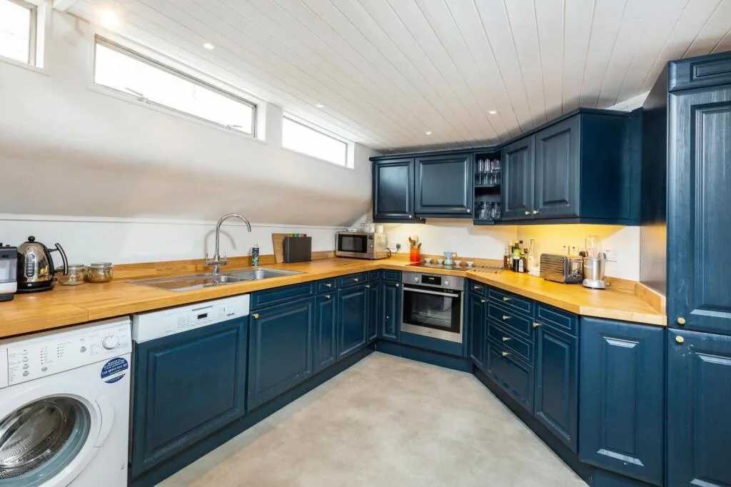 2 bedroom house boat for rent