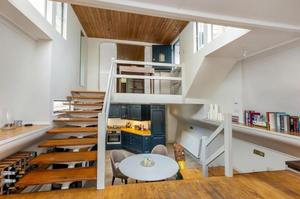 2 bedroom house boat for rent