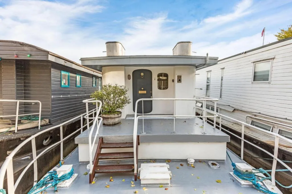 2 bedroom house boat for rent