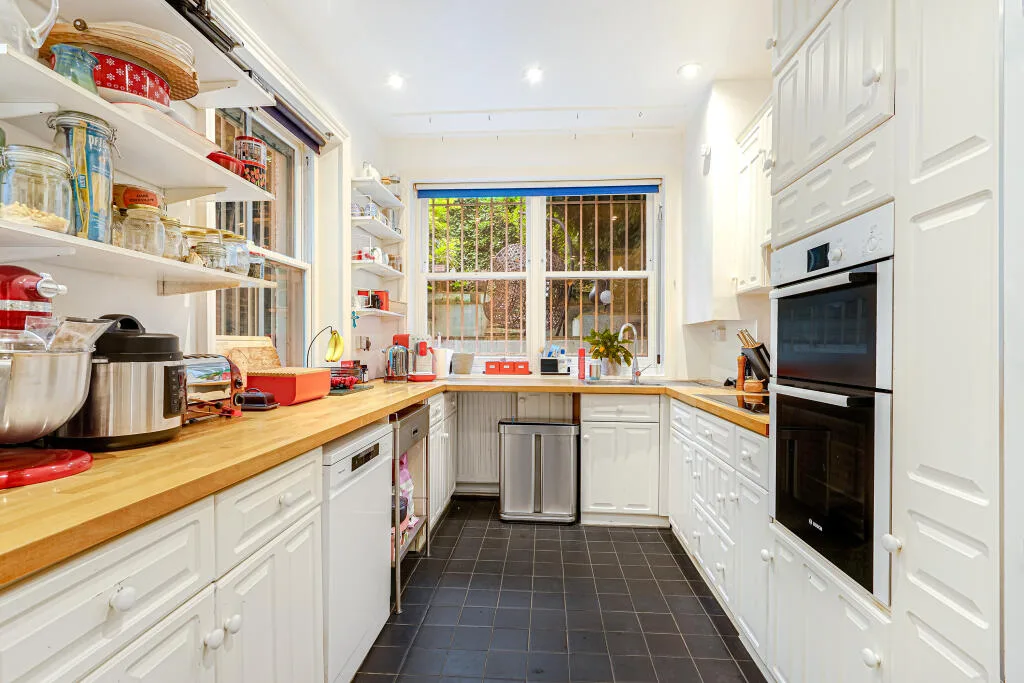 3 bedroom maisonette for rent