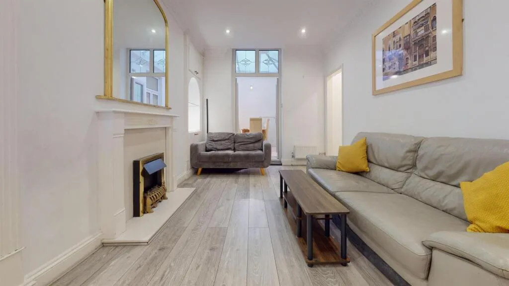 2 bedroom flat for rent