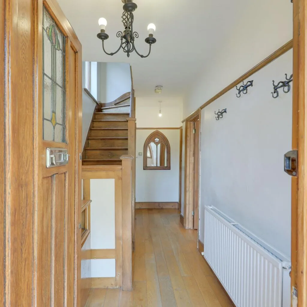 3 bedroom semi-detached house for rent