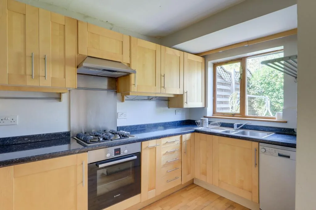 3 bedroom semi-detached house for rent