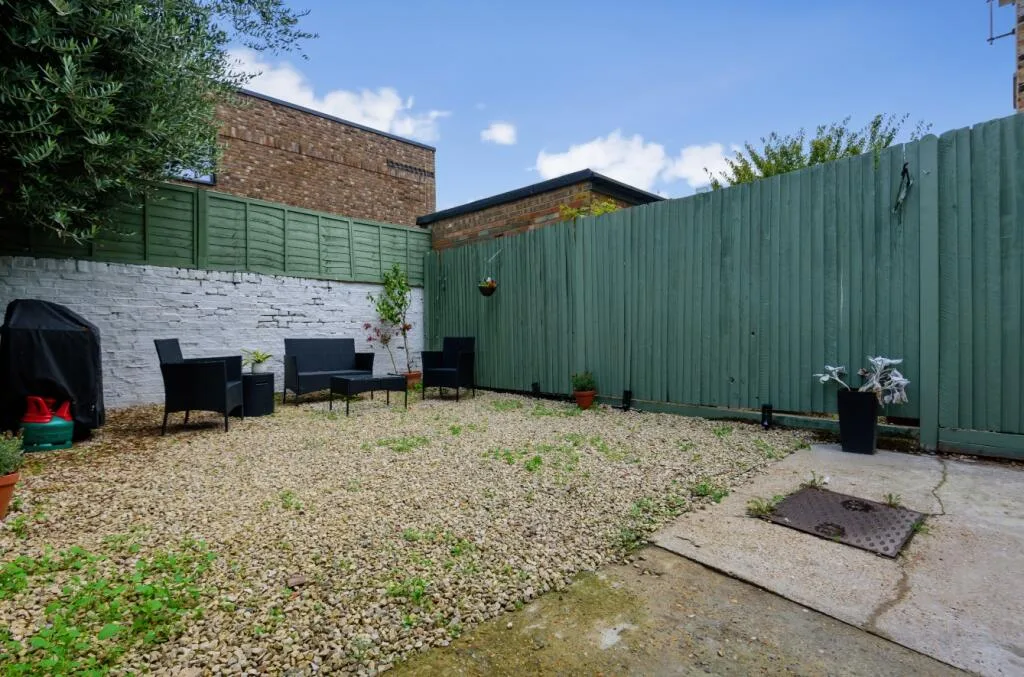 3 bedroom flat for rent