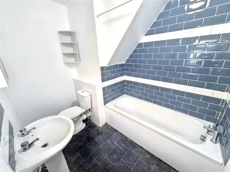 2 bedroom maisonette for rent