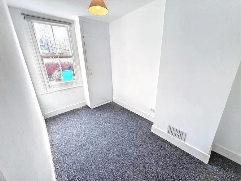 2 bedroom maisonette for rent