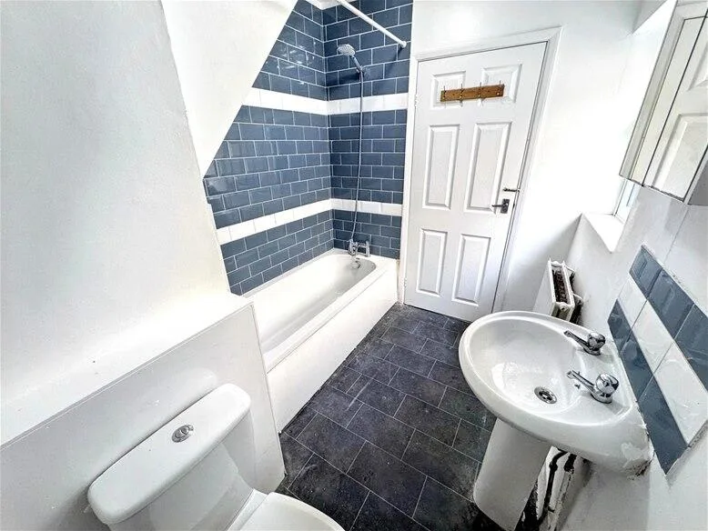 2 bedroom maisonette for rent
