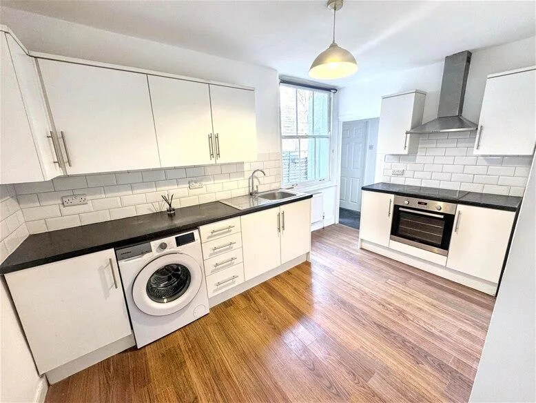 2 bedroom maisonette for rent