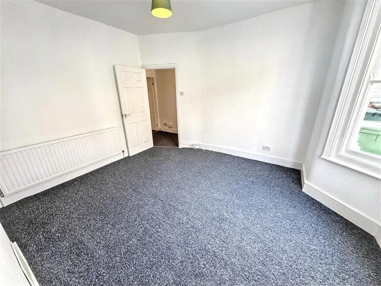 2 bedroom maisonette for rent