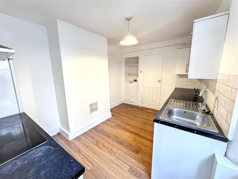 2 bedroom maisonette for rent