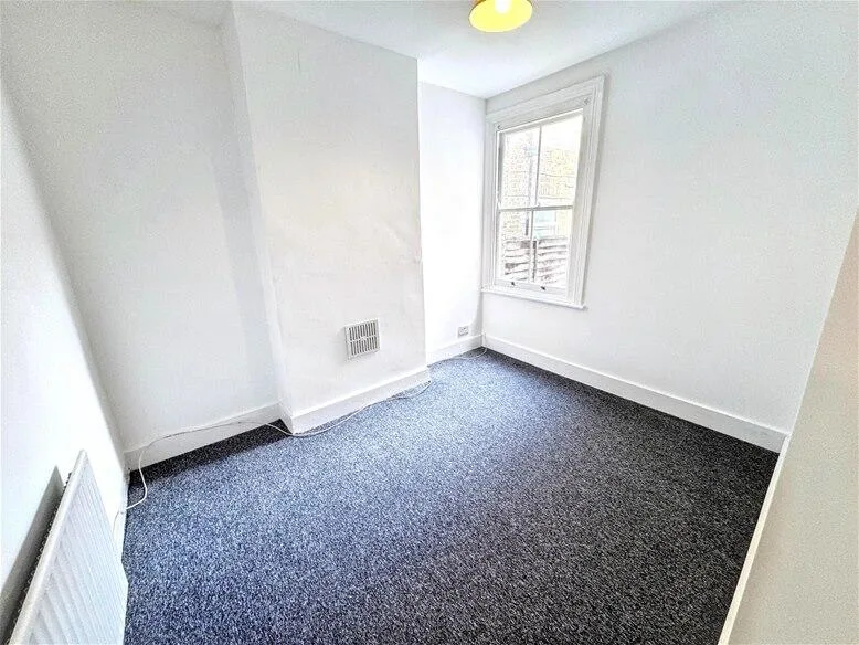 2 bedroom maisonette for rent