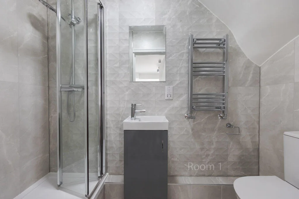 1 bedroom house share for rent