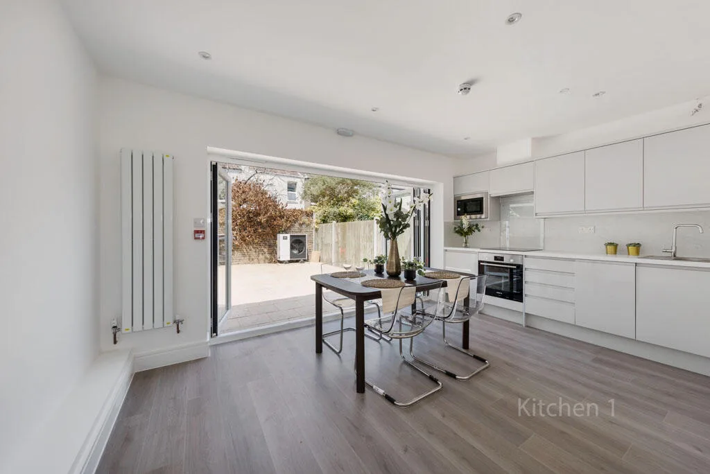 1 bedroom house share for rent