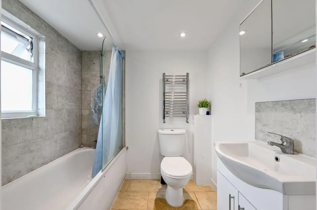 3 bedroom flat for rent