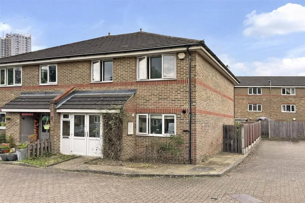 3 bedroom semi-detached house for rent