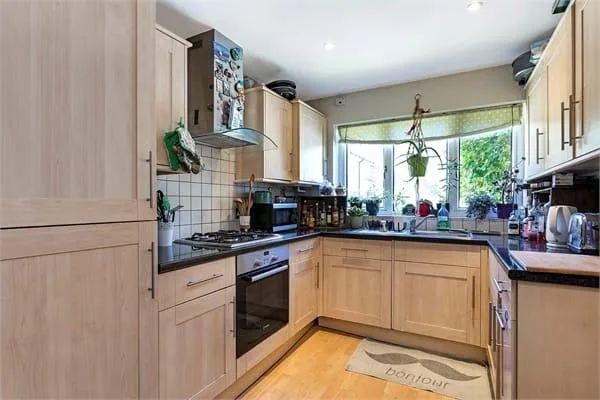 3 bedroom semi-detached house for rent