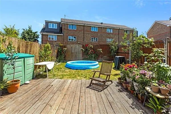 3 bedroom semi-detached house for rent