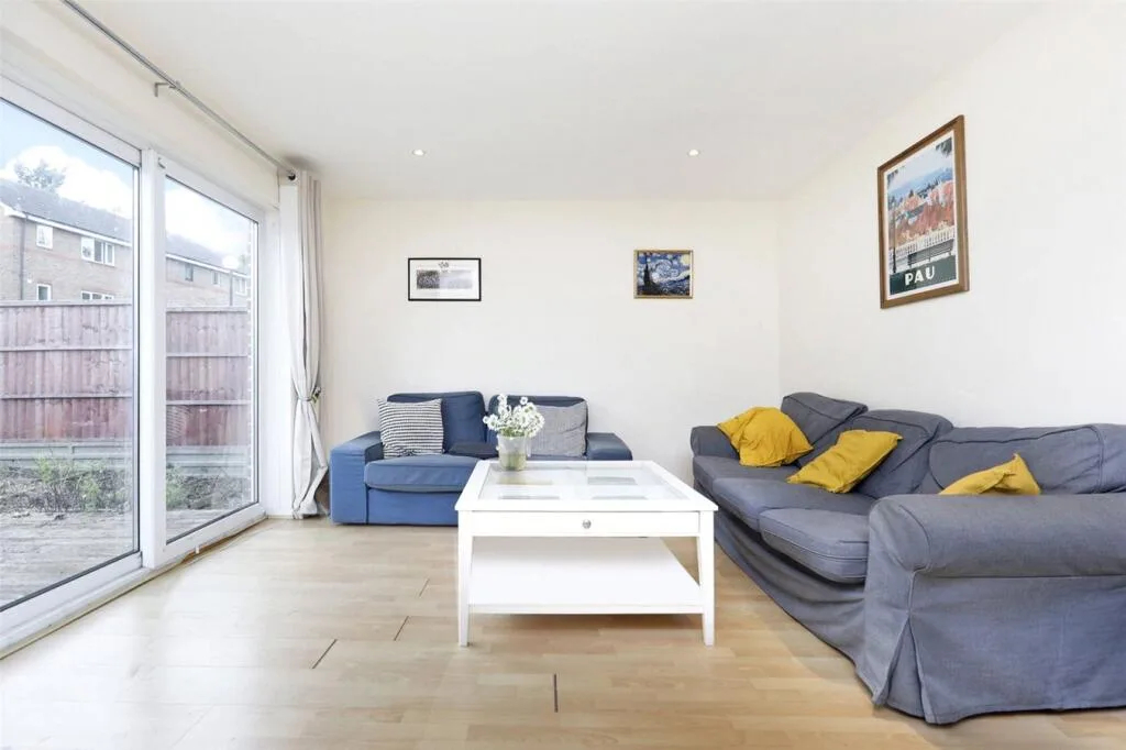 3 bedroom semi-detached house for rent