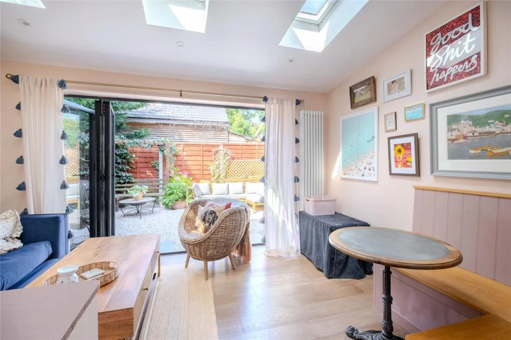 1 bedroom maisonette for rent