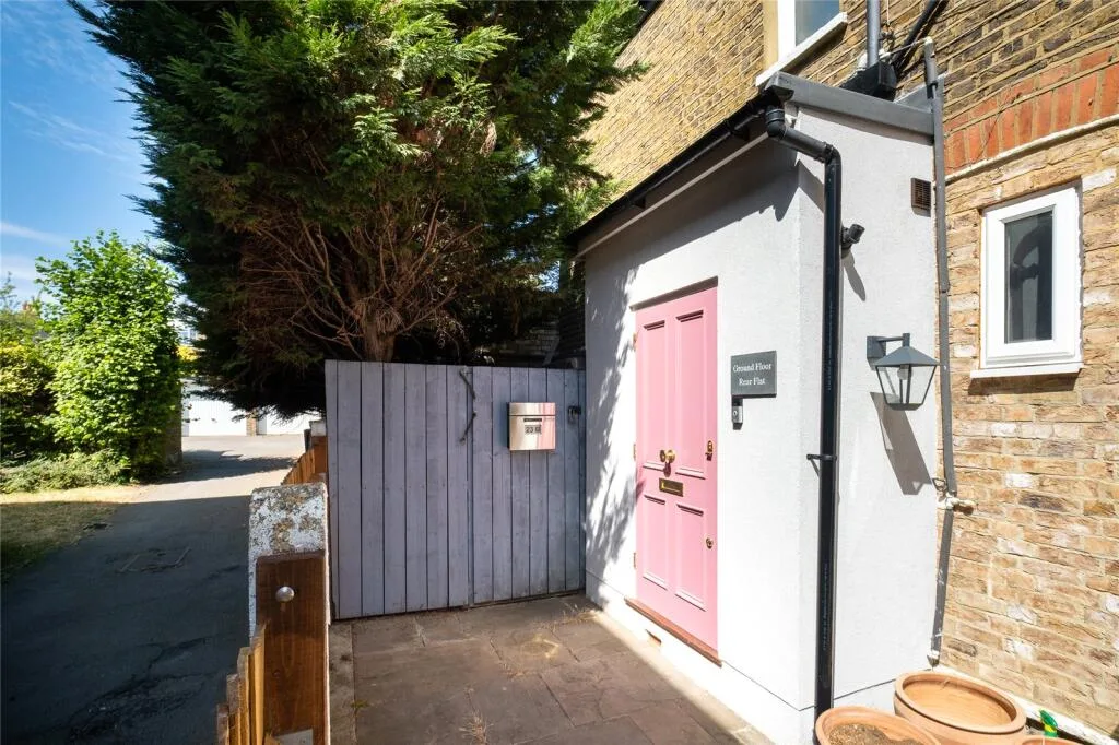1 bedroom maisonette for rent