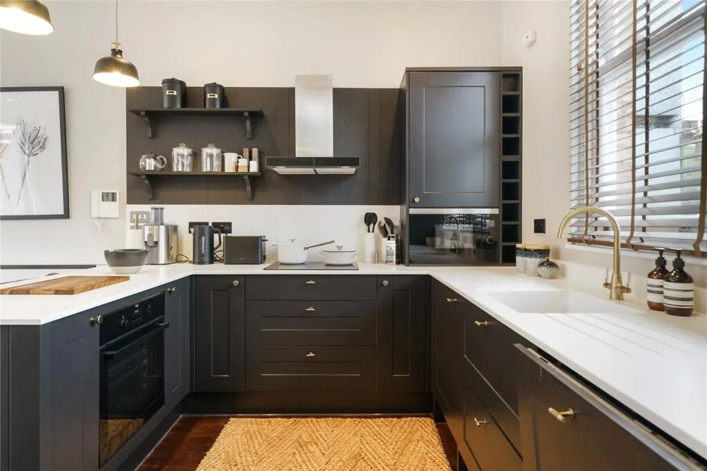 2 bedroom maisonette for rent