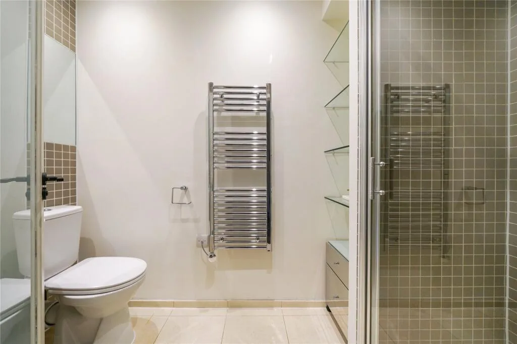 2 bedroom maisonette for rent