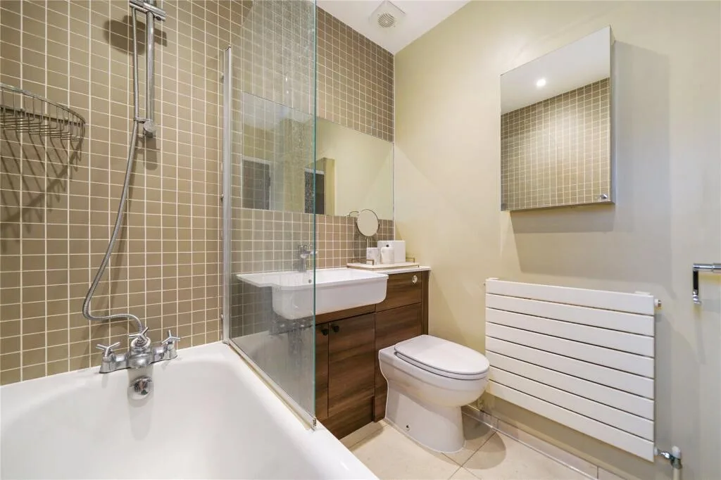 2 bedroom maisonette for rent