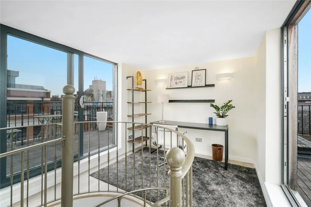2 bedroom maisonette for rent