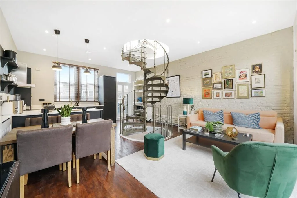 2 bedroom maisonette for rent