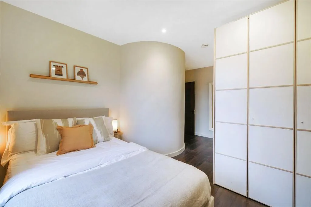 2 bedroom maisonette for rent